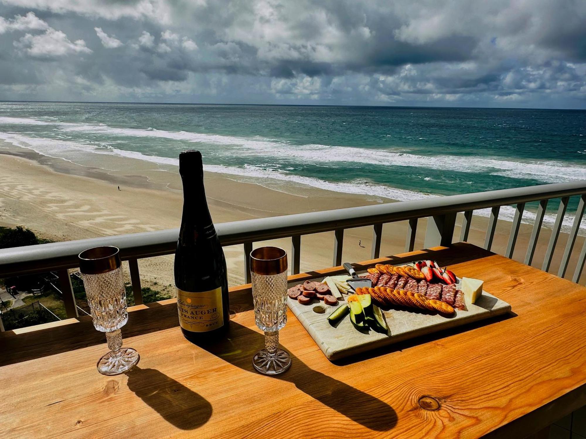 Absolutely Stunning! On The Beach !!! Gold Coast Exterior photo